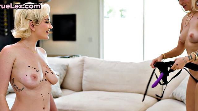 Stunning Lesbo MILFs tribbing