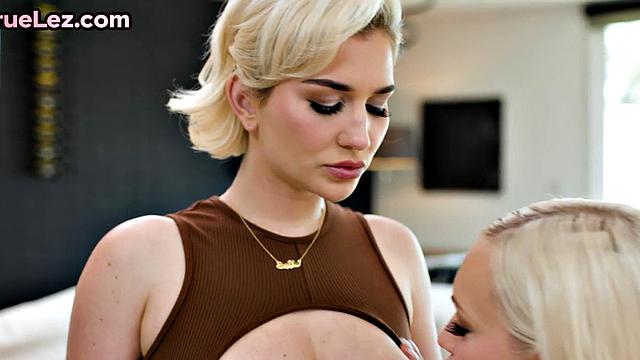 Stunning Lesbo MILFs tribbing