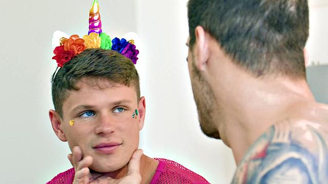 Experienced Twink Walks Muscle Hunk Through His First Pride Fest - Dylan Hayes, Ty Roderick - DisruptiveFilms