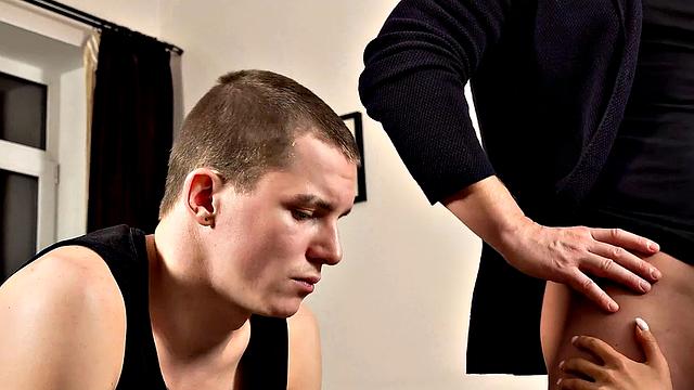 HUNT4K. Escaping jail motivates burglar to allow GF to serve the homeowner