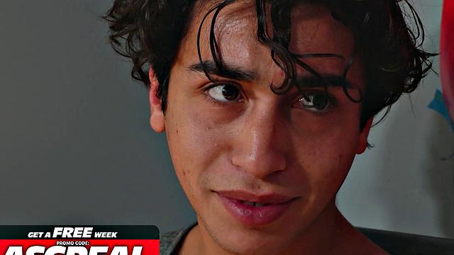 три заряженных твинка устраивают жару в поезде