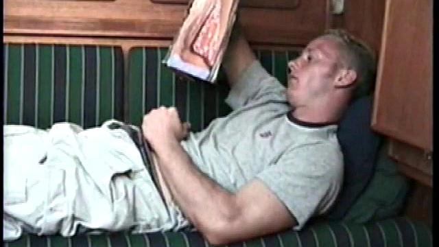 Amateur Guy Beating Off