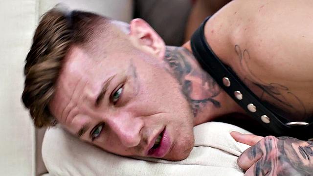 Inked jock blows muscled top before bareback sex