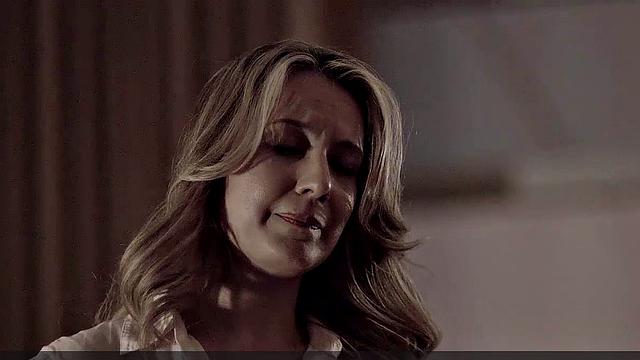 Jennifer Mudge's Nude Frontal Action in the Living Room