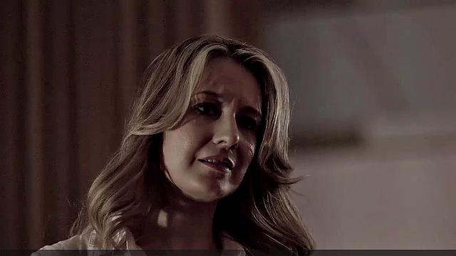 Jennifer Mudge's Nude Frontal Action in the Living Room