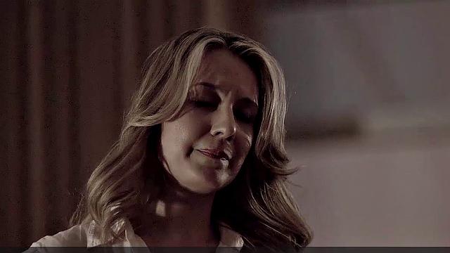 Jennifer Mudge's Nude Frontal Action in the Living Room