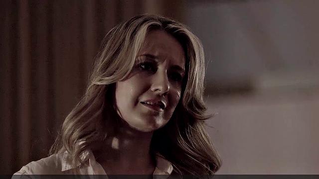 Jennifer Mudge's Nude Frontal Action in the Living Room