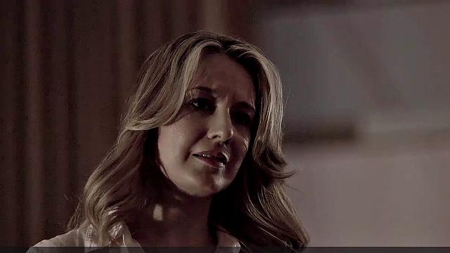 Jennifer Mudge's Nude Frontal Action in the Living Room