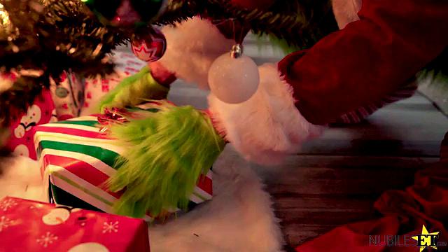How Cindy Lou Saved Christmas For Her Brother - S3:E6