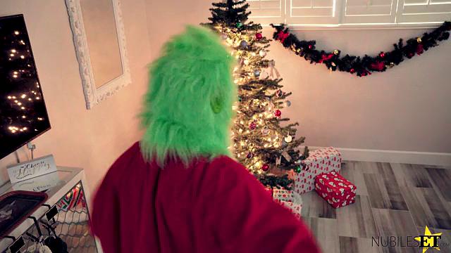 How Cindy Lou Saved Christmas For Her Brother - S3:E6