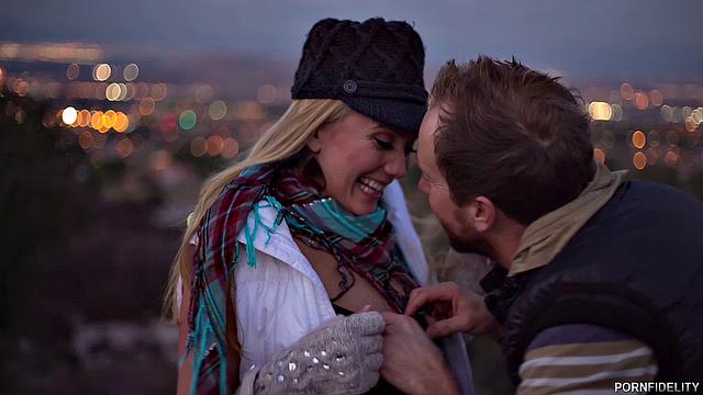 AJ Applegate оценила закат и получила анальный сюрприз