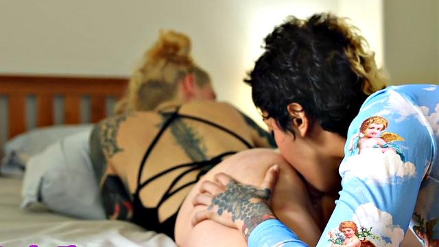 Amateur inked babes licking and fingering each other's pussy