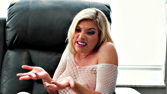 Meet a MILF with great tits and ass