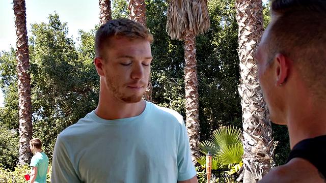 Dickblowing otter bred by muscular top for cumshots