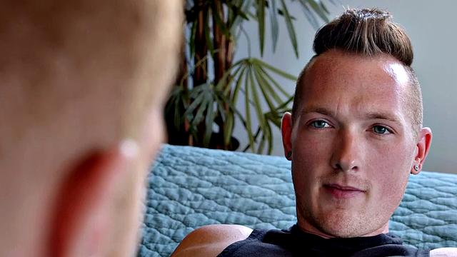 Dickblowing otter bred by muscular top for cumshots