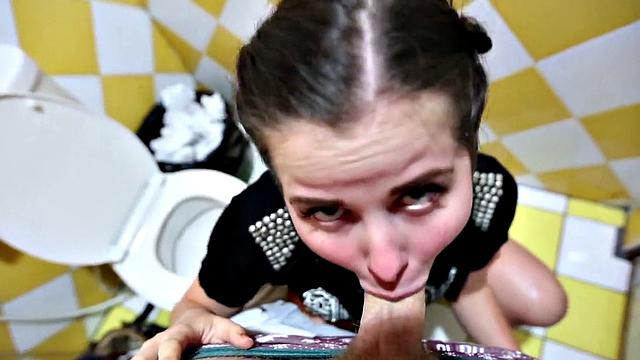 GF in Restroom Fuck 