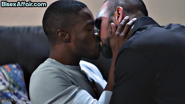 Cumthirsty babe riding in bisexual 4some