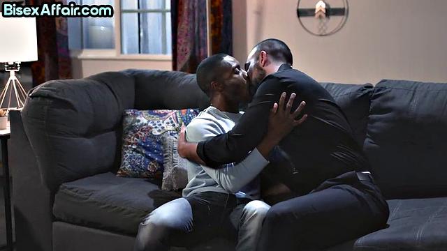 Cumthirsty babe riding in bisexual 4some