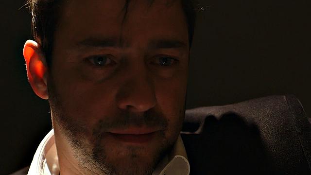 смотри, как две полицейские трахаются в анал с черным в тройничке