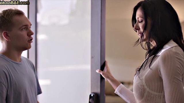 Big-titted MILF passionately fucked and pussylicked by boyfriend