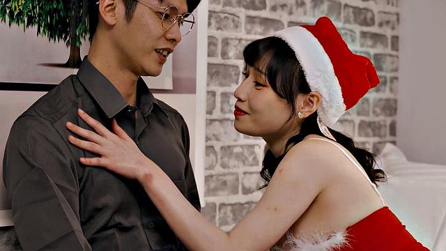 xiao ye ye трахается в костюме санты в рождественскую ночь