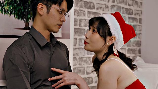 Sexy Santa Xiao Ye Ye Gets Railed on Christmas Night