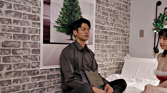 Sexy Santa Xiao Ye Ye Gets Railed on Christmas Night