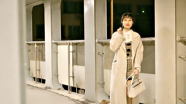 xiao ye ye трахается в костюме санты в рождественскую ночь