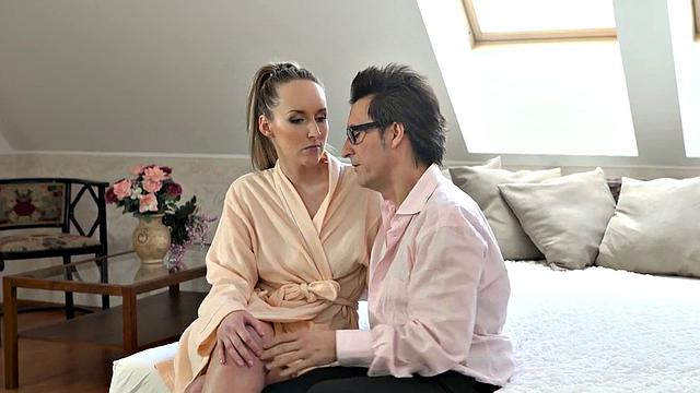 Naughty boy convinces new girlfriend to have quickie in bedroom