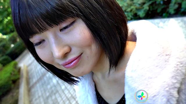 Эри Моримия соблазняет в новогоднем белье