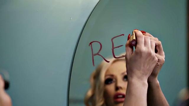 Пышногрудая милфа захлебывается членом в ванне