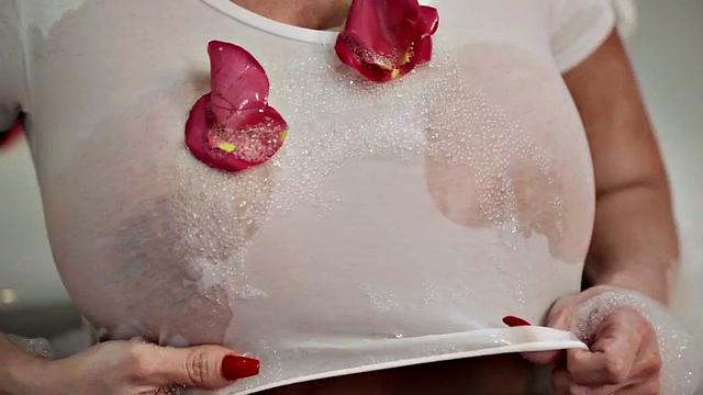 Big-titted MILF deepthroating in the bath