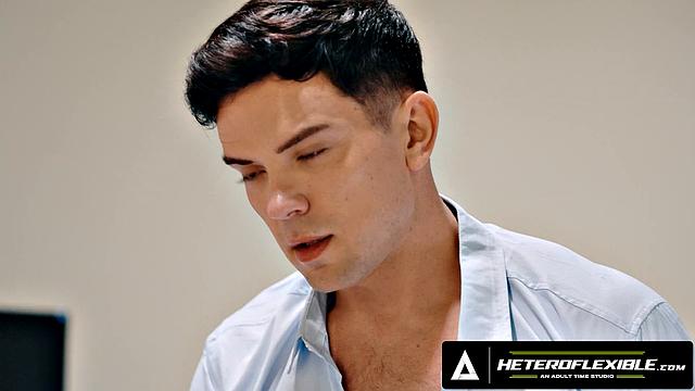 Яркая гей компиляция с Майклом Бостоном: страстный минет, анальный кунилингус и офисный секс с накачанными парнями.