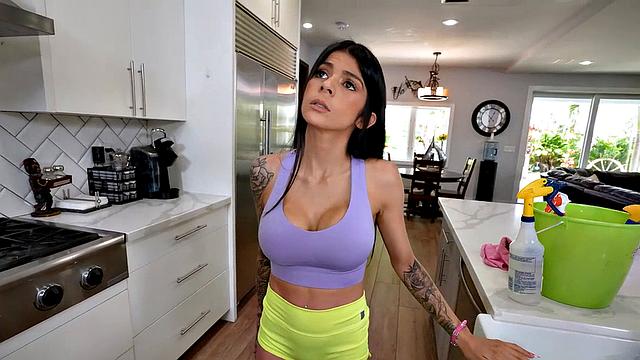 Inked Latin maid fucked outdoors after throating dick