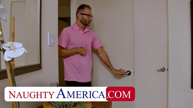 Scarlett Bloom fucks neighbor minutes after meeting