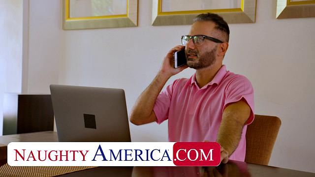 Scarlett Bloom fucks neighbor minutes after meeting