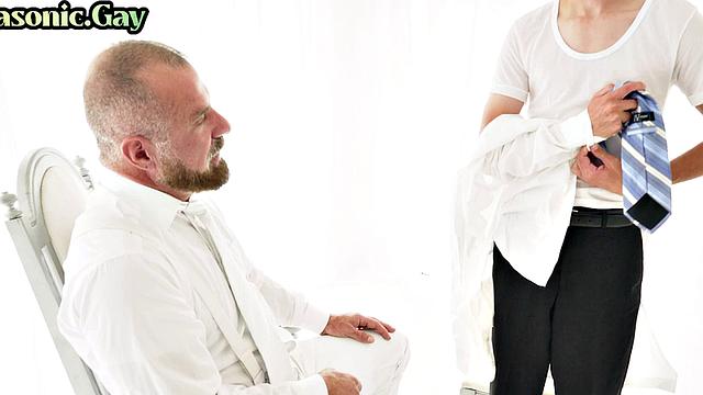 Gyadaddy mason fucks twink with toy after nice handjob