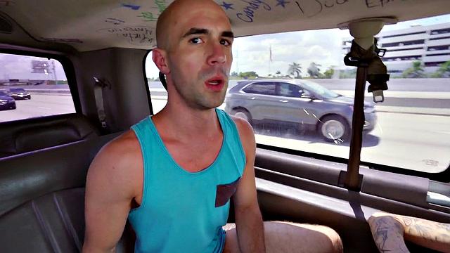 Str8 dude seduced by wild nympho gay before fucking his ass