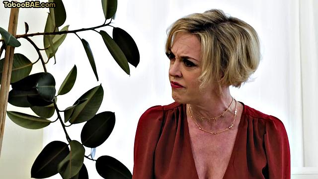 Cockhungry blonde gets cuntfucked.