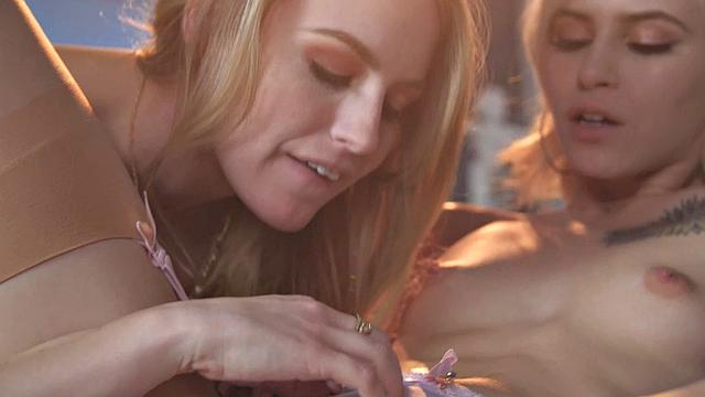 Lesbian Blonde Kiara Cole and Scarlett Sage Explore Natural Tits and Sexy Lips