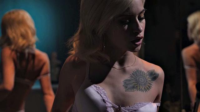 Lesbian Blonde Kiara Cole and Scarlett Sage Explore Natural Tits and Sexy Lips