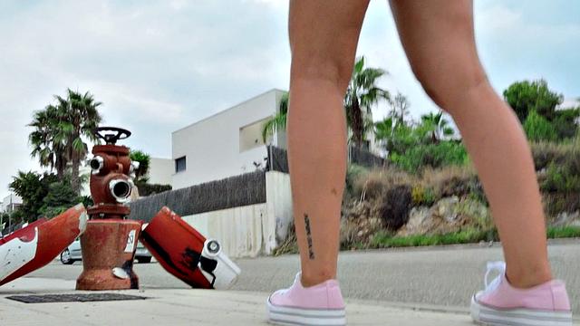 Latina with pierced tits gets risky outdoor fucking and handjob