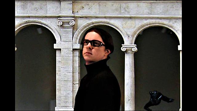 Мелроуз Фокс хвастается своей шикарной попкой - зрелая знает, как привлечь внимание.