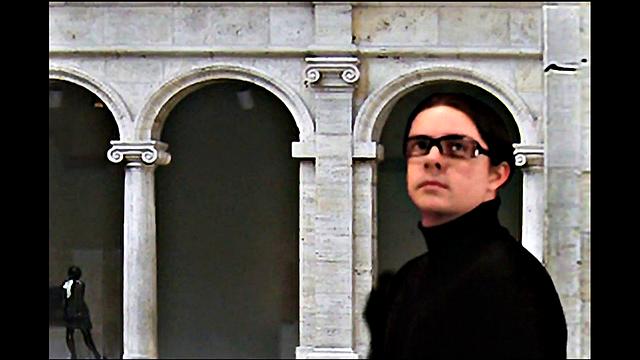 Мелроуз Фокс хвастается своей шикарной попкой - зрелая знает, как привлечь внимание.