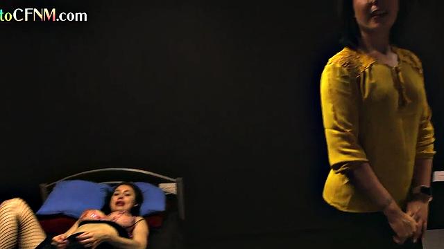 CFNM amateur Ebony jerks in HJ group with British femdoms