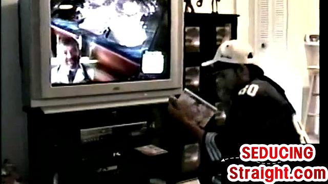 Amateur Black stud sucked by gaydaddy in vintage BJ