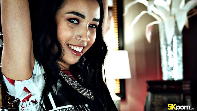 жаркая латинка джеки скачет на члене райана без остановки