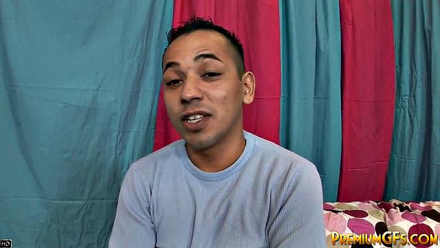 Блондинка устраивает развратный бдс-коктейль и шутит: "Сегодня на всех хватит!".