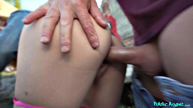 рыжая на каблуках сосёт и трахается за деньги на улице