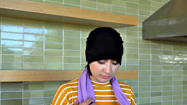 похотливая хиджабка благодарит отчима мощным минетом и жарким трахом